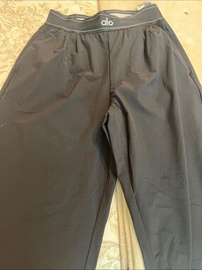 ALO Yoga Men's Black Athletic Joggers
